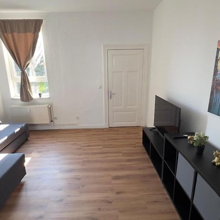 Modernes Apartment Mit 2 Schlafzimmern Und Privatparkplatz Nahe Innenstadt นอยมึนสเตอร์ ภายนอก รูปภาพ
