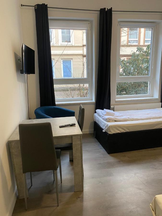 Modernes Apartment Mit 2 Schlafzimmern Und Privatparkplatz Nahe Innenstadt นอยมึนสเตอร์ ภายนอก รูปภาพ