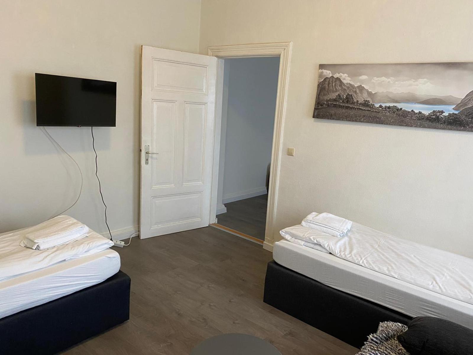 Modernes Apartment Mit 2 Schlafzimmern Und Privatparkplatz Nahe Innenstadt นอยมึนสเตอร์ ภายนอก รูปภาพ