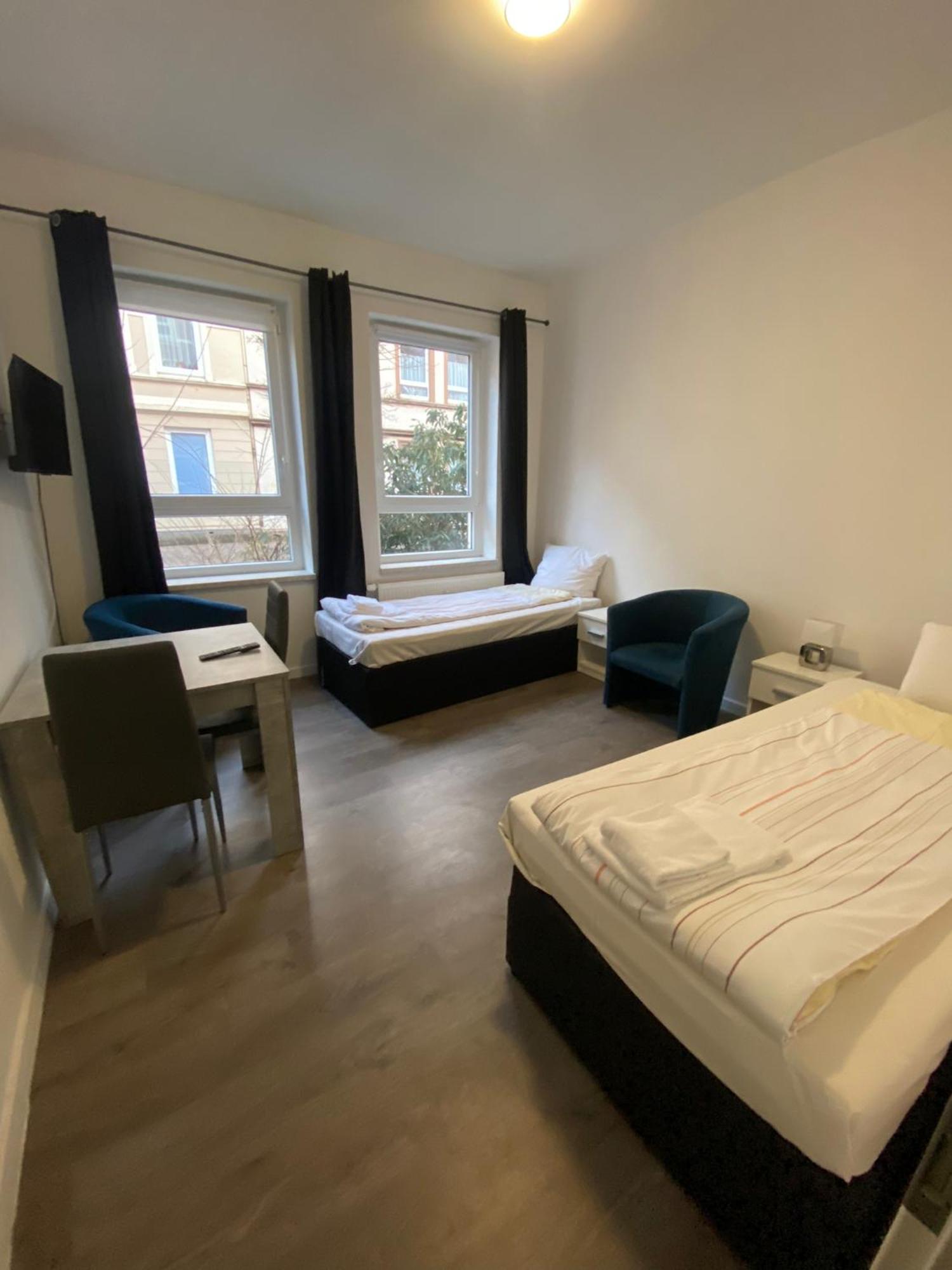 Modernes Apartment Mit 2 Schlafzimmern Und Privatparkplatz Nahe Innenstadt นอยมึนสเตอร์ ภายนอก รูปภาพ