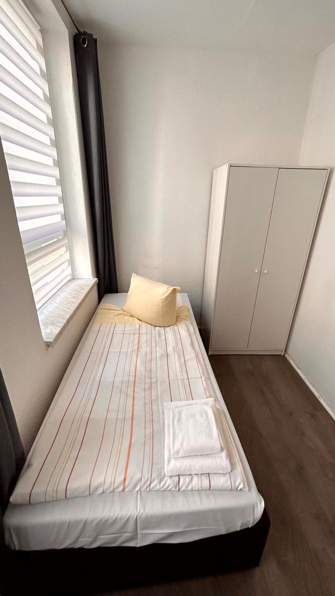 Modernes Apartment Mit 2 Schlafzimmern Und Privatparkplatz Nahe Innenstadt นอยมึนสเตอร์ ภายนอก รูปภาพ