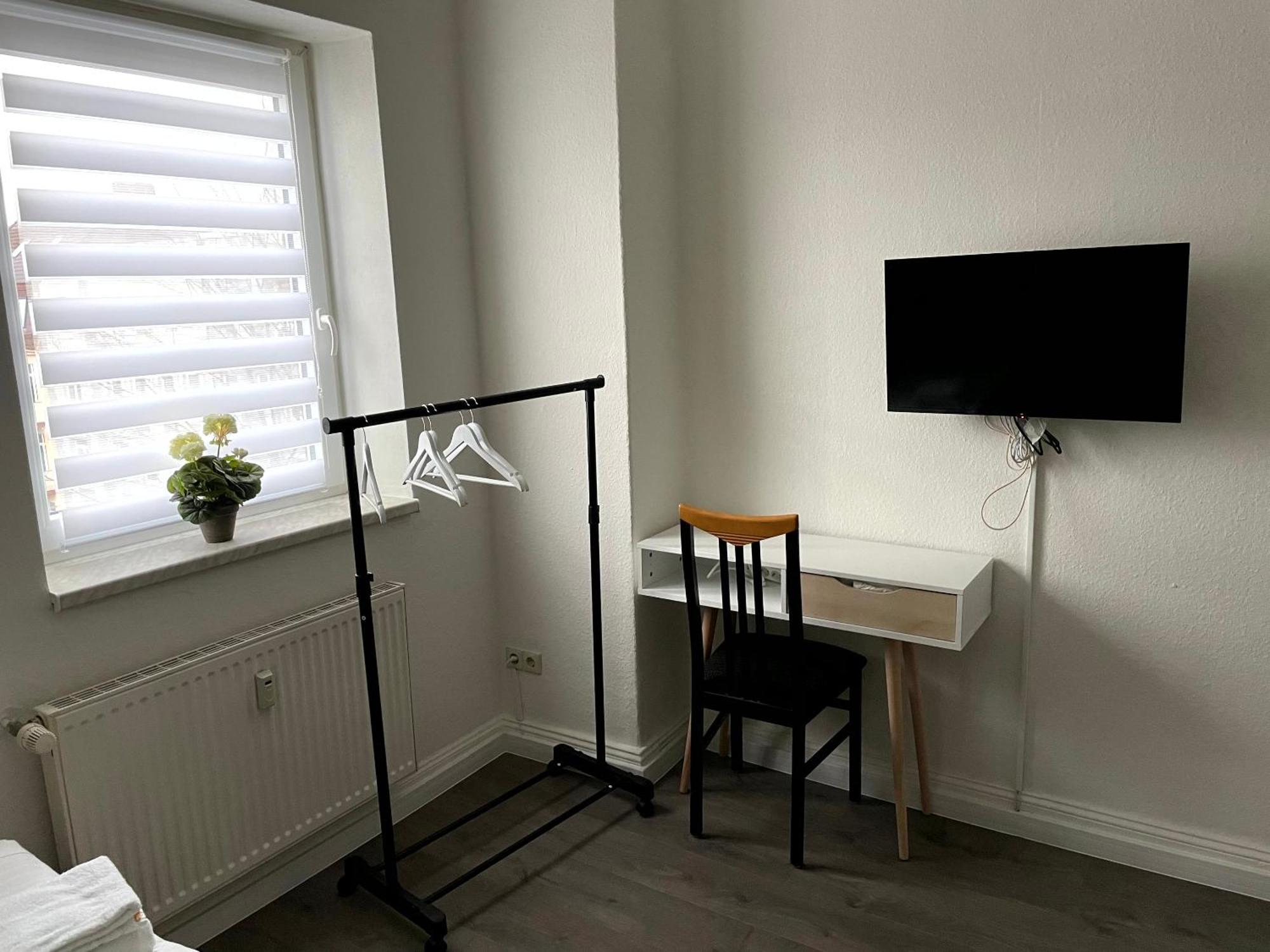 Modernes Apartment Mit 2 Schlafzimmern Und Privatparkplatz Nahe Innenstadt นอยมึนสเตอร์ ภายนอก รูปภาพ
