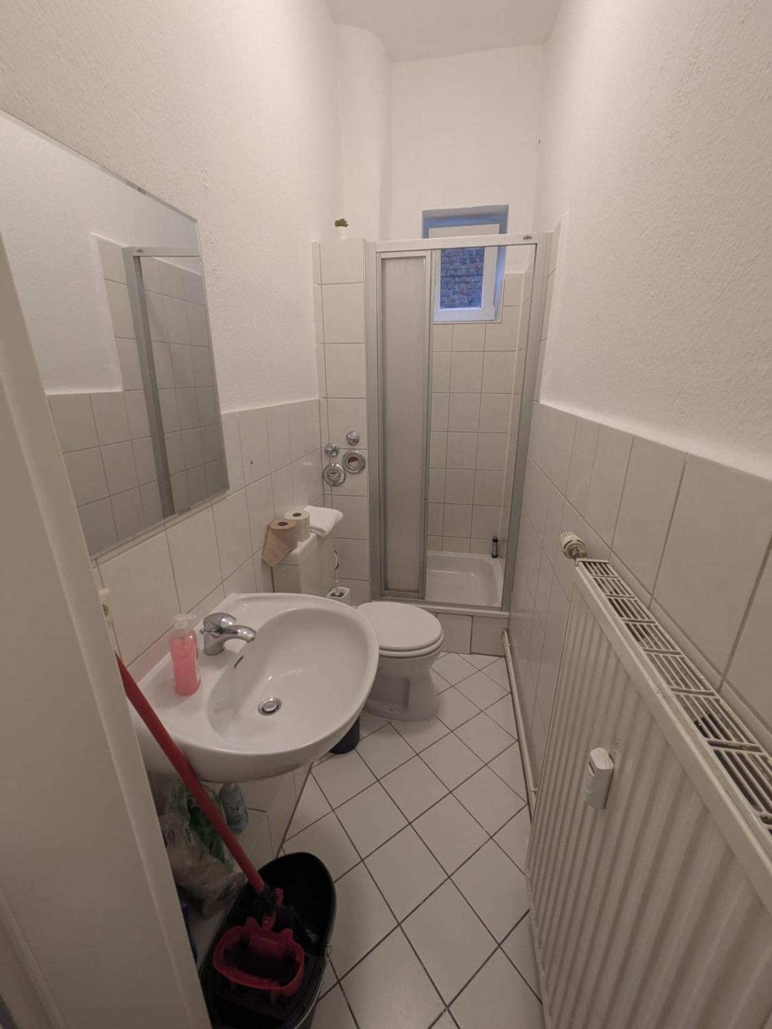 Modernes Apartment Mit 2 Schlafzimmern Und Privatparkplatz Nahe Innenstadt นอยมึนสเตอร์ ภายนอก รูปภาพ