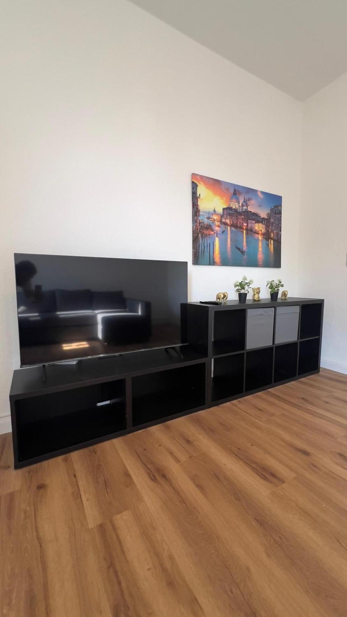 Modernes Apartment Mit 2 Schlafzimmern Und Privatparkplatz Nahe Innenstadt นอยมึนสเตอร์ ภายนอก รูปภาพ